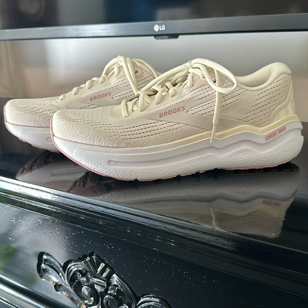 Brooks Ghost Max 2 Gym Shoes